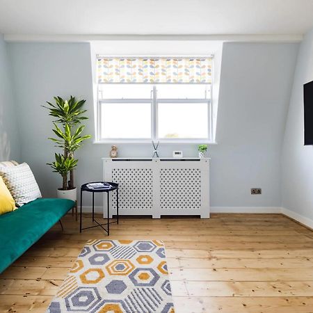 Luxurious 1-Bedroom Apartment In Kensington Londra Exterior foto